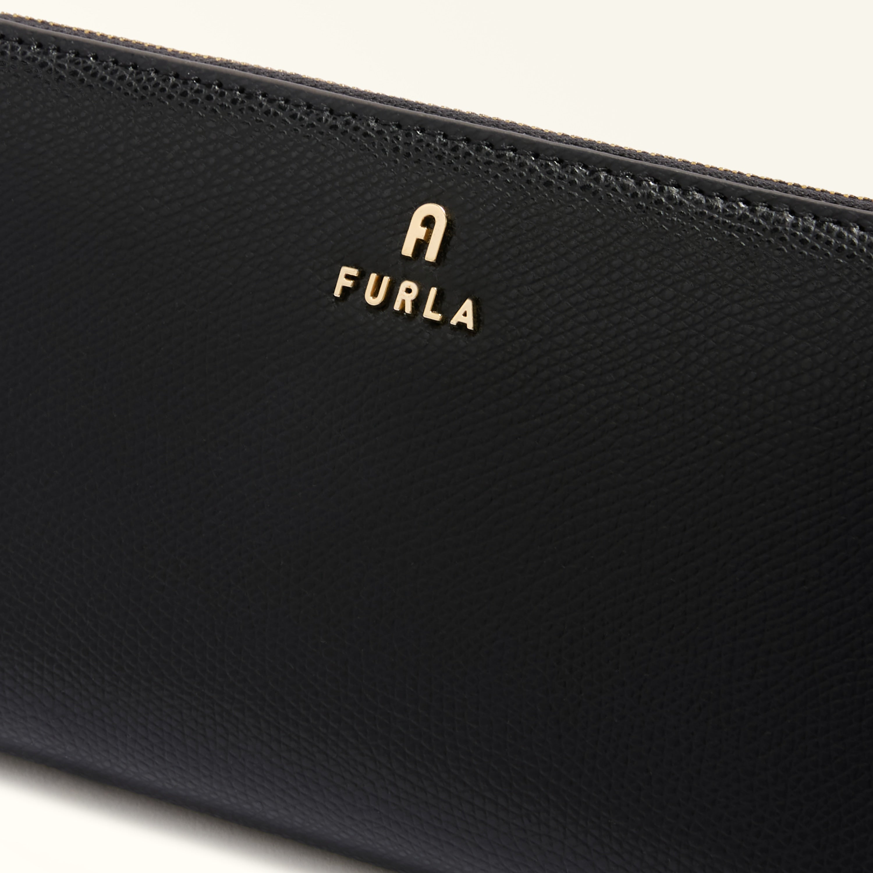 furla portefeuille zip around xl nero close up